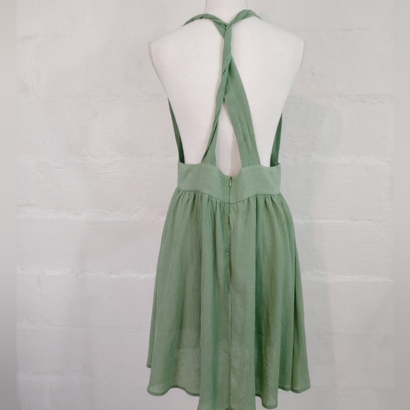 CUPSHE GREEN PLUNGE NECK DRESS NEW WITH TAG - Picture 12 of 14